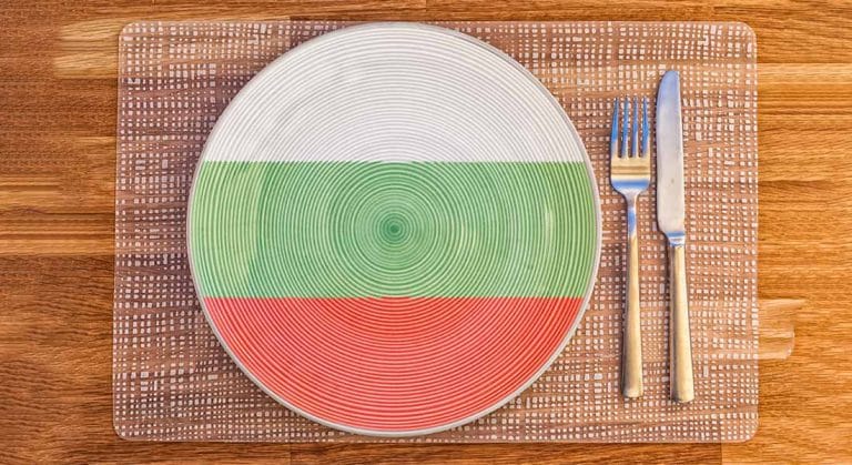 Co zjeść w Bułgarii — przewodnik po lokalnych potrawach Słonecznego Brzegu