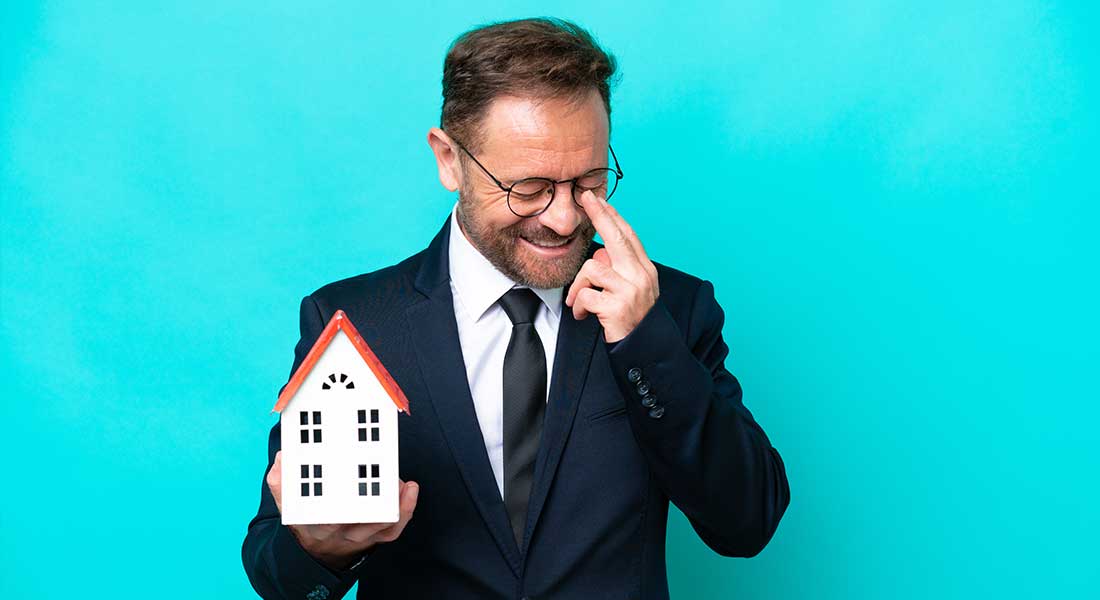 posrednik nieruchomosci zadowlony | Słoneczny Brzeg