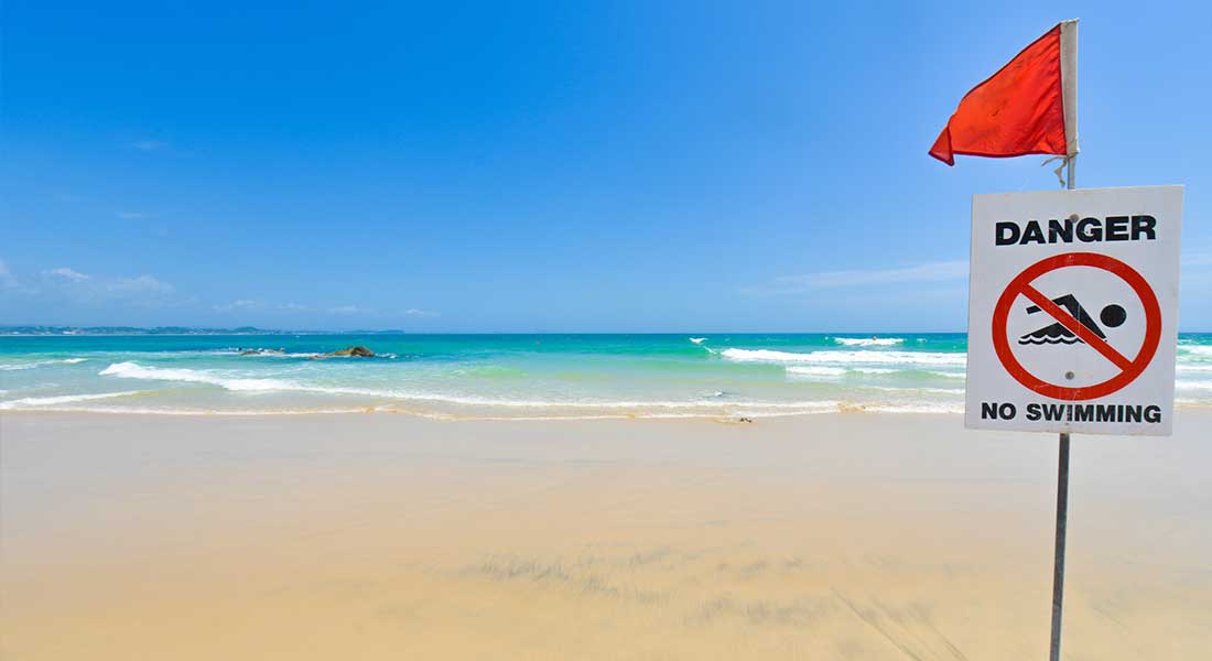 czerwona flaga na plaży w Słonecznym Brzegu