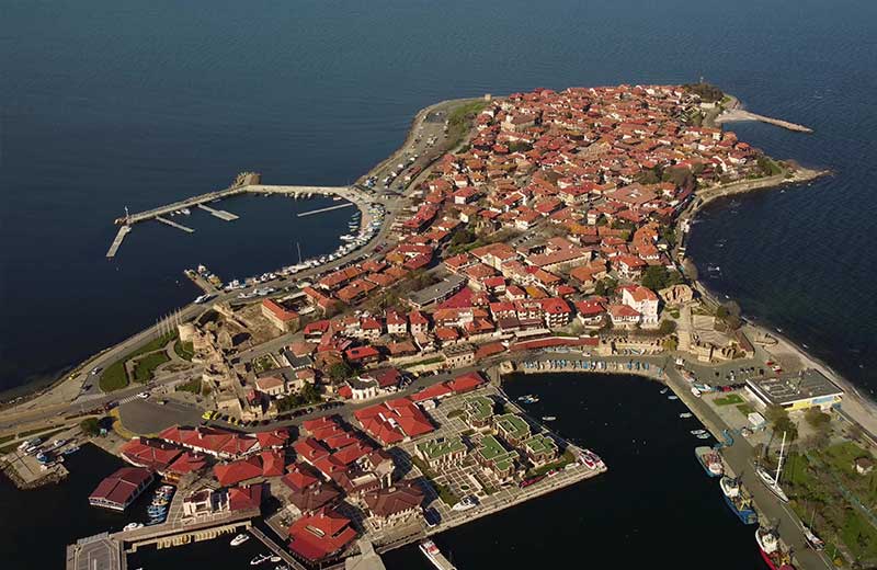 Nesebar — widok z lotu ptaka na Stare Miasto wpisane na listę UNESCO, 3 km od Słonecznego Brzegu