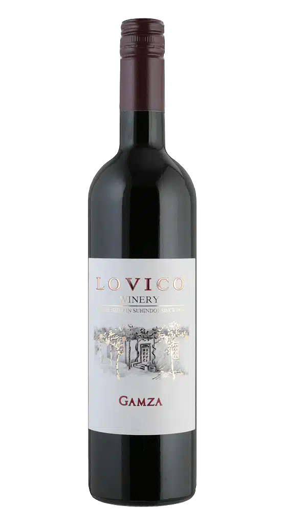 Bułgarskie Wina I Wódki - Top 7 Bułgarskich Alkoholi 3 Butelka czerwonego wina Lovico Winery Gamza — wino ze szczepu Gamza (Kadarka) z winnicy Lovico w Suhindolu, północna Bułgaria