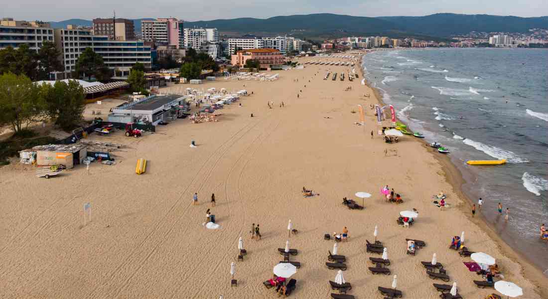 wyludniona plaża w Słonecznym Brzegu w Bułgarii
